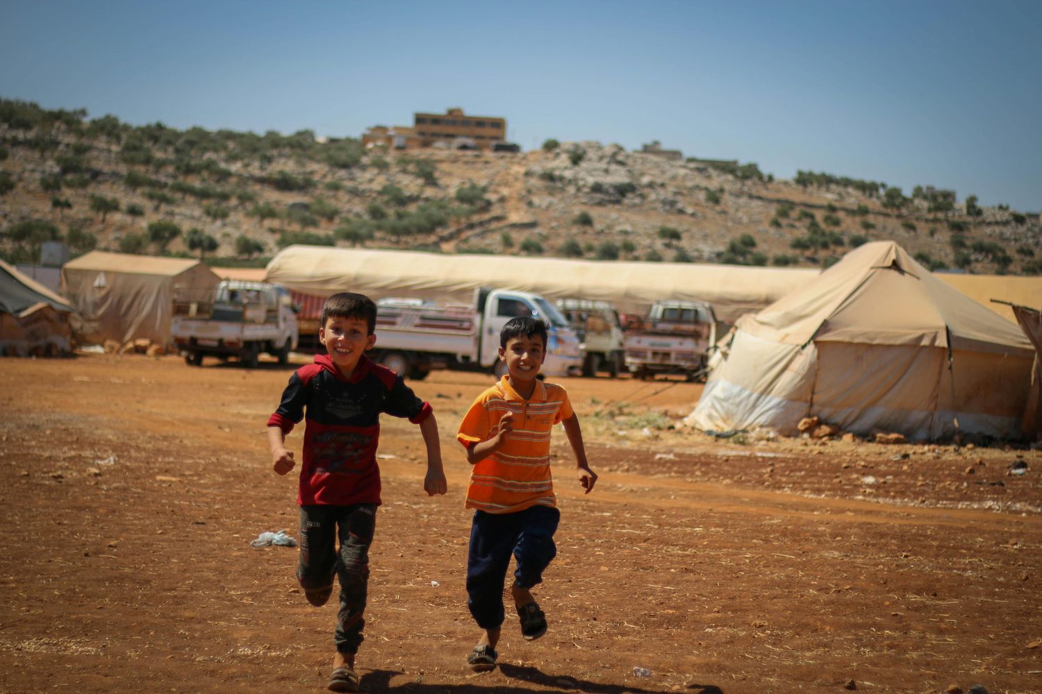 Kinder in einem syrischen Camp